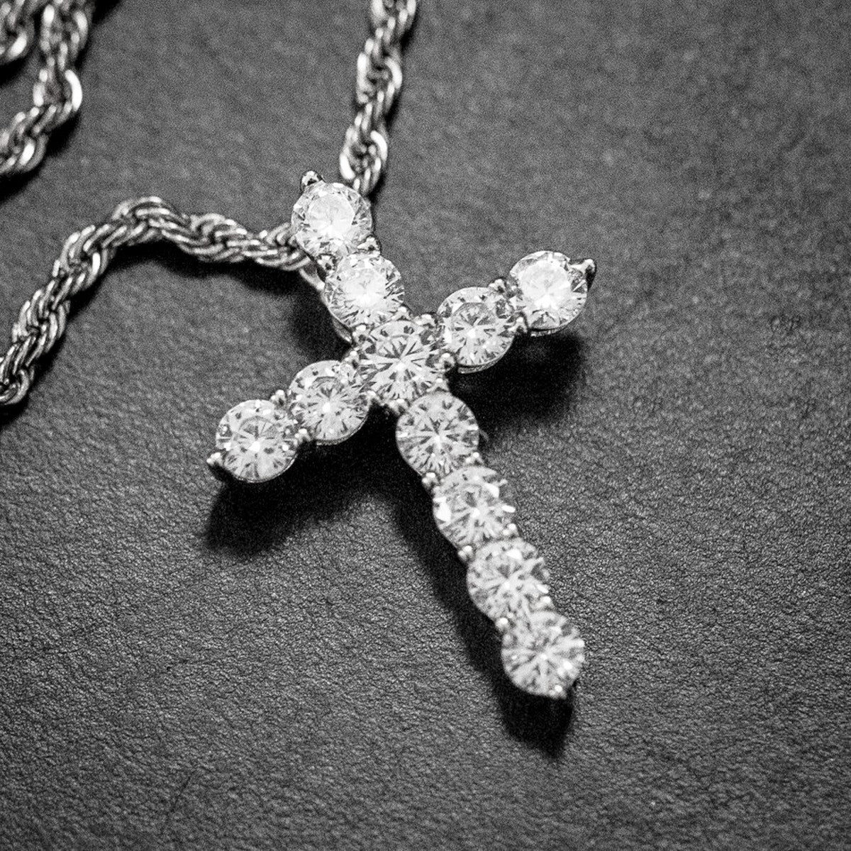 Diamond-Cut Cross Necklace – Premium Rope Chain